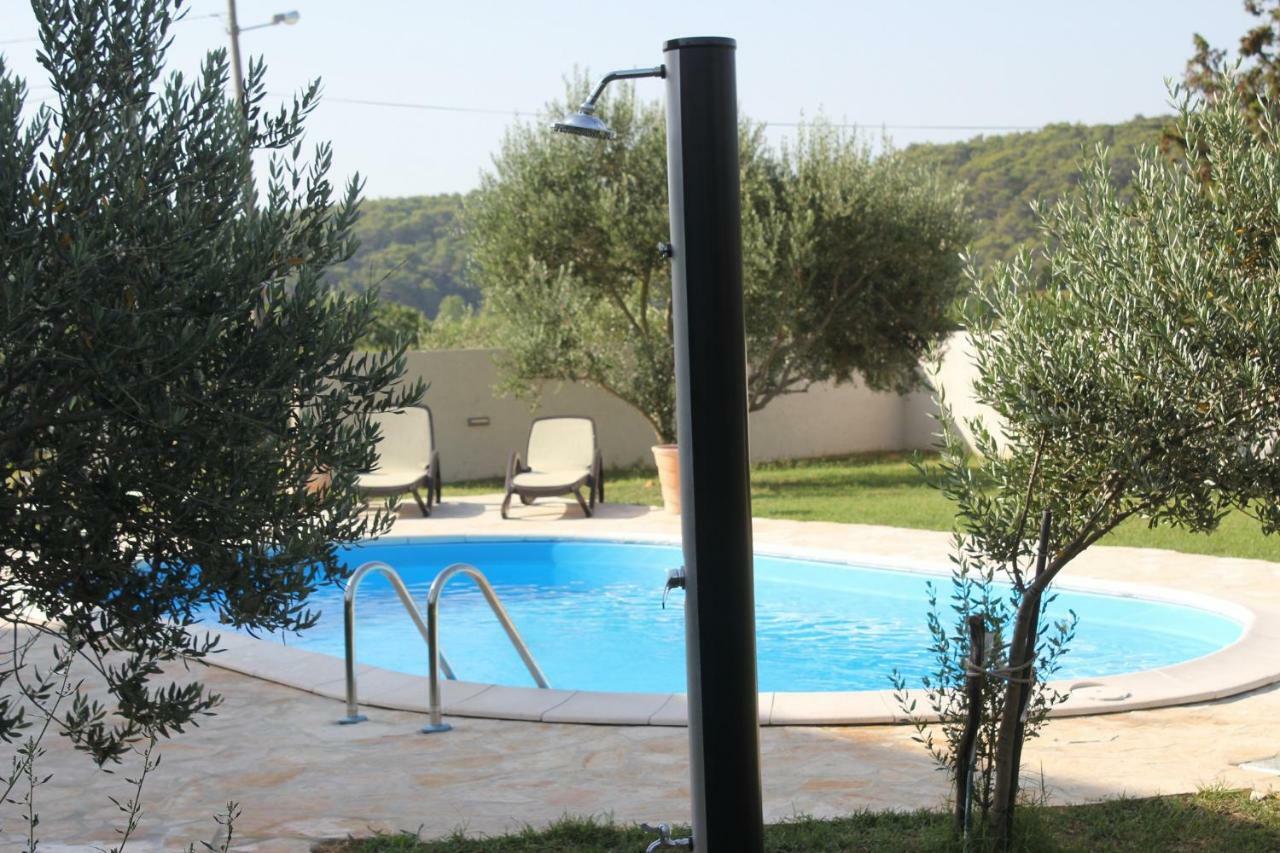 Apartment Arba 1 With Heated Pool Rab Town Esterno foto